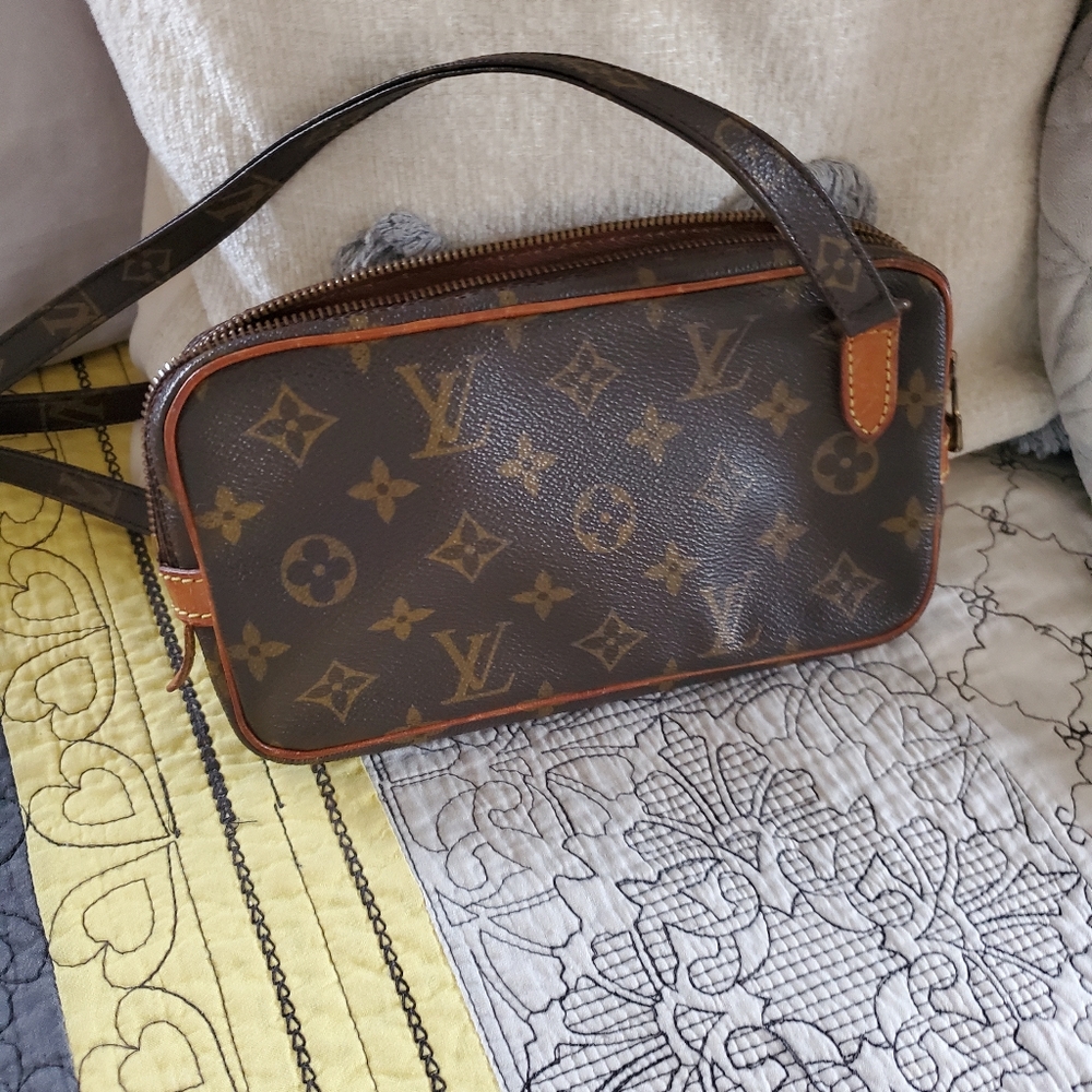 louis-vuitton crossbody bag women